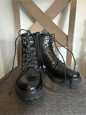 Black Lace-Up Combat Boots for Women - Chunky Lug Sole